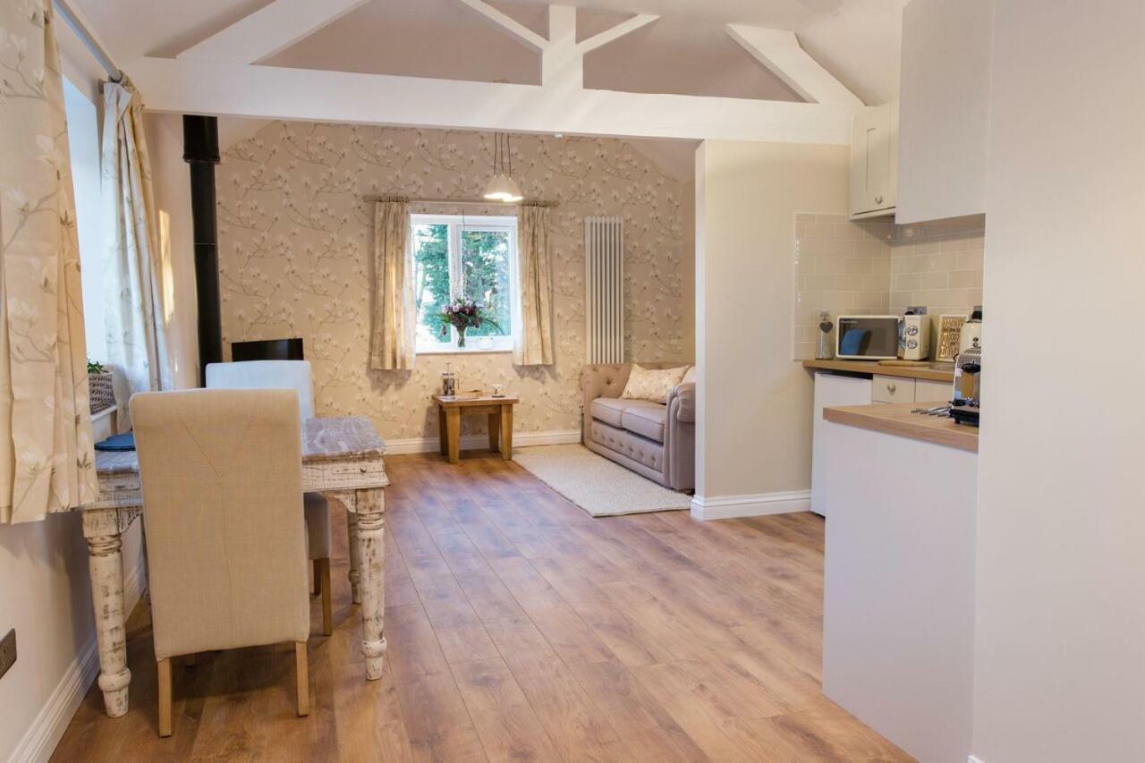 Thrush Nest Cottages - Wren Cottage Sleeps 4, 2 Bedrooms & Stable Cottage Sleeps 2, 1 Bedroom 约克 外观 照片