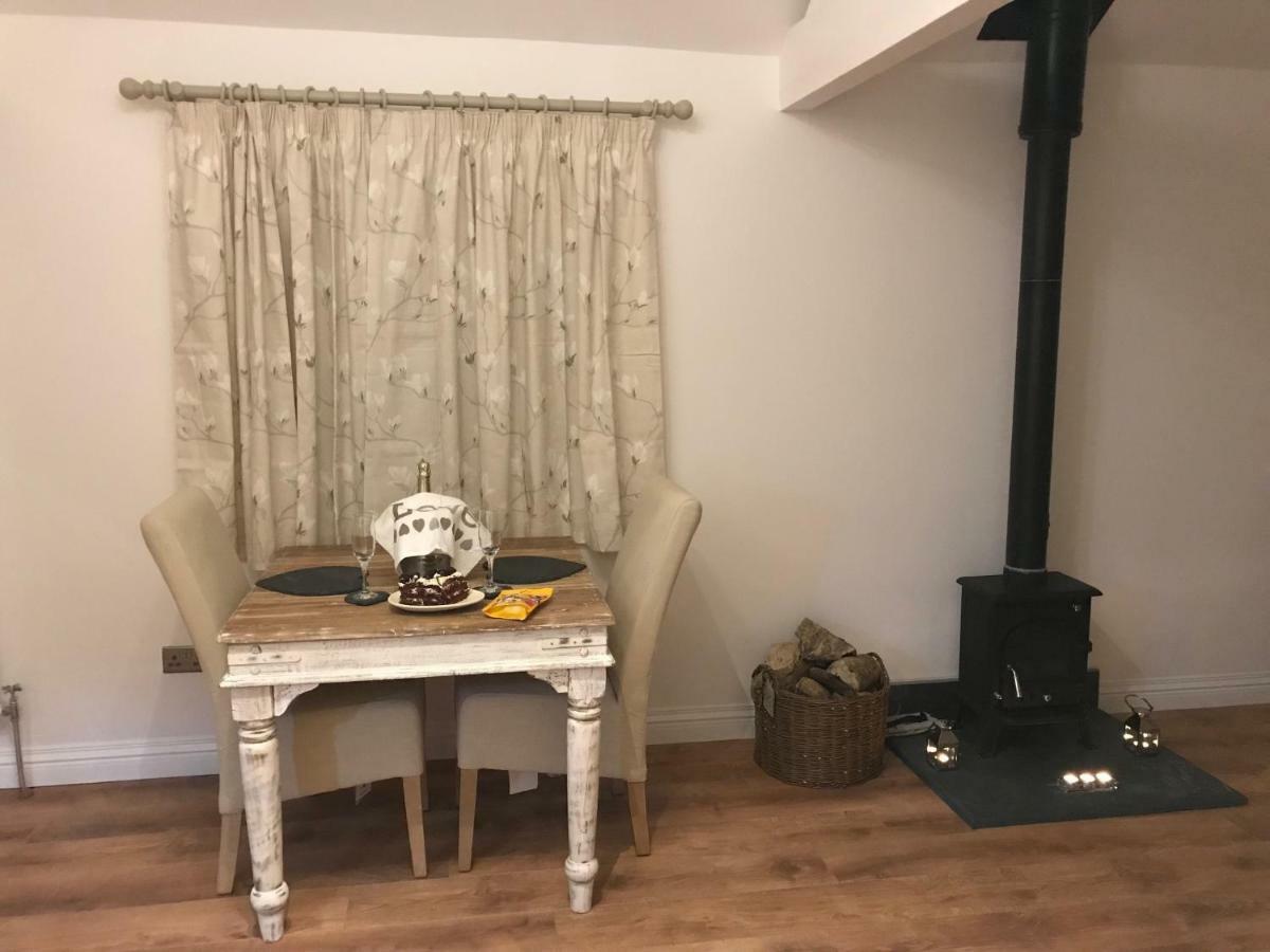 Thrush Nest Cottages - Wren Cottage Sleeps 4, 2 Bedrooms & Stable Cottage Sleeps 2, 1 Bedroom 约克 外观 照片